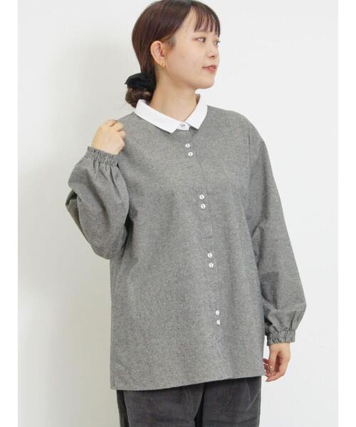 Samansa Mos2(サマンサ モスモス)の「ちび襟並びボタンシャツ(シャツ/ブラウス・レディース・チャコールグレー/オフホワイト/ブルー/キャメル・F)」の2枚目の写真