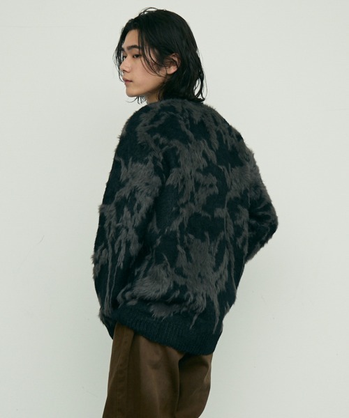 Shoowtime(ショウタイム)の「Shaggy mohair like loose crew neck knit / シャギーモヘアライク ルーズクルーネックニット(ニット/セーター・メンズ・ブラック/グレー/ホワイト・MEDIUM/LARGE/SMALL)」の22枚目の写真