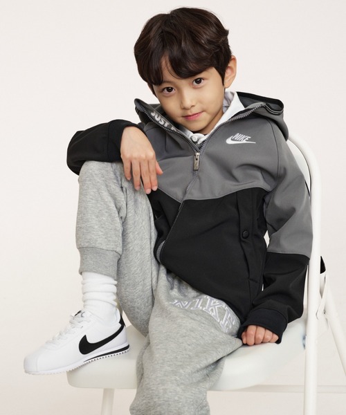 NIKE（ナイキ）の「《親子コーデ対応商品》ナイキ コルテッツ イージーオン リトルキッズシューズ / Nike Cortez EasyOn Little Kids' Shoes DM0951-108 White（スニーカー・キッズ・ホワイト・16.5/17/17.5/18/18.5/19/19.5/14/15 /16）」の4枚目の写真