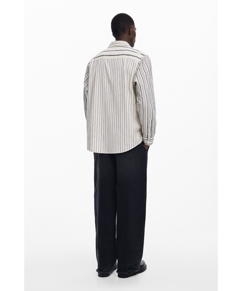 Desigual（デシグアル）の「アシンメトリーストライプ長袖シャツ（シャツ/ブラウス・メンズ・ホワイト・S/M/L/XL）」の6枚目の写真