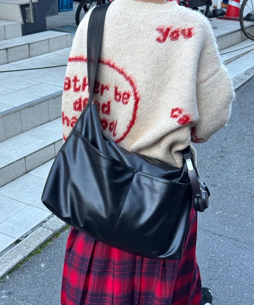 CIAOPANIC(チャオパニック)の「【大容量】フェイクレザーショルダーBAG(ショルダーバッグ・レディース・ブラック/ブラウン・FREE)」の3枚目の写真