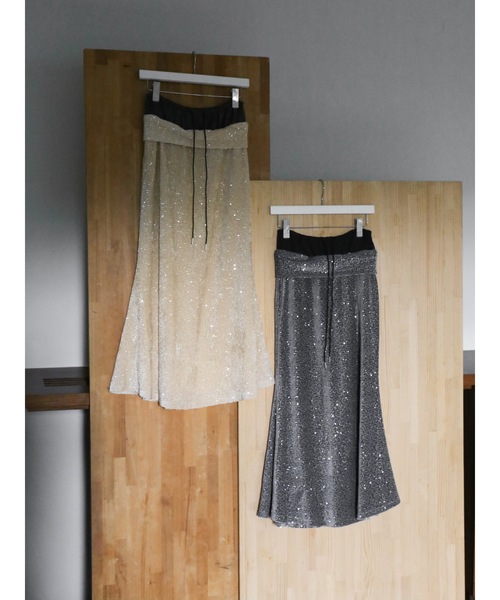 Katrin TOKYO(カトリーントーキョー)の「2way spangle flare skirt(スカート・レディース・グレー/ベージュ・XS/FREE)」の4枚目の写真