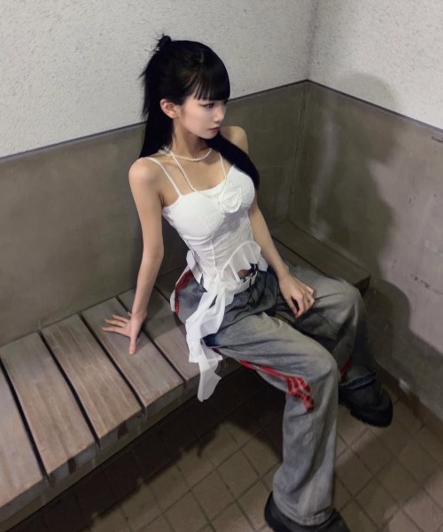 tinkerend（ティンカーエンド）の「Drop Frill Camisole / ドロップフリルキャミソール（キャミソール・レディース・ブラック/ホワイト・FREE）」の21枚目の写真