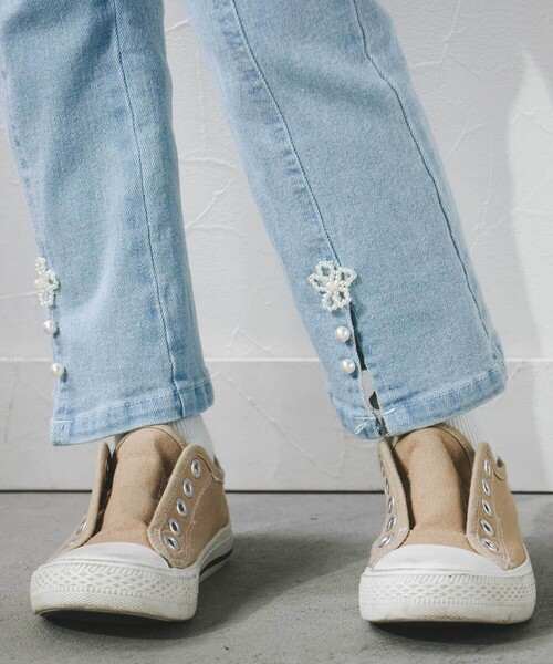 SLAP SLIP(スラップスリップ)の「裾スリットパール花付きツイルデニムパンツ(90~130cm)(デニムパンツ・キッズ・ブルー/オフホワイト・90cm/110cm/100cm/120cm/130cm)」の5枚目の写真