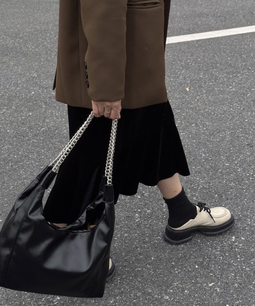 Miniministore(ミニミニストア)の「トートバッグ チェーンホーボーバッグ合皮(トートバッグ・レディース・ブラック/アイボリー・FREE)」の7枚目の写真