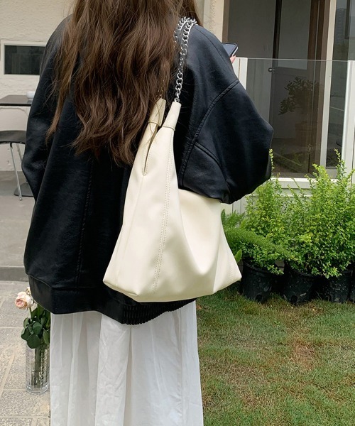 Miniministore(ミニミニストア)の「トートバッグ チェーンホーボーバッグ合皮(トートバッグ・レディース・ブラック/アイボリー・FREE)」の12枚目の写真