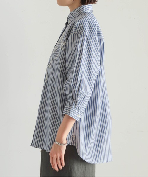 NOMBRE IMPAIR（ノンブルアンペール）の「ストライプ刺繍　6分袖レギュラーシャツ（シャツ/ブラウス・レディース・ネイビー/サックスブルー・FREE）」の4枚目の写真
