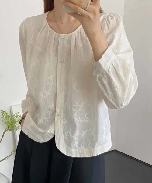 aimoha（アイモハ）の「刺繍フロントカットシャツ（シャツ/ブラウス・レディース・ベージュ/ホワイト・FREE）」の2枚目の写真