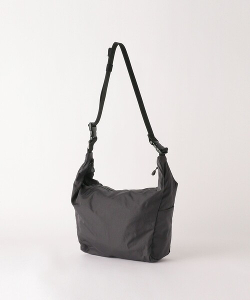 BEAUTY&YOUTH UNITED ARROWS（ビューティーアンドユースユナイテッドアローズ）の「ライト ナイロン クロス ショルダーバッグ スモール（ショルダーバッグ・メンズ・ダークグレー/ケリーグリーン/コバルトブルー/ナチュラル/ブラック・FREE）」の12枚目の写真