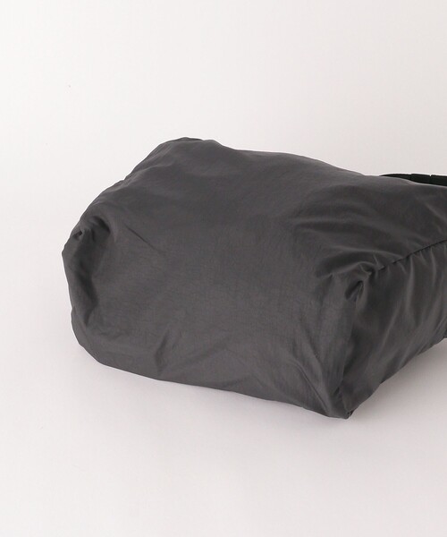 BEAUTY&YOUTH UNITED ARROWS（ビューティーアンドユースユナイテッドアローズ）の「ライト ナイロン クロス ショルダーバッグ スモール（ショルダーバッグ・メンズ・ダークグレー/ケリーグリーン/コバルトブルー/ナチュラル/ブラック・FREE）」の15枚目の写真