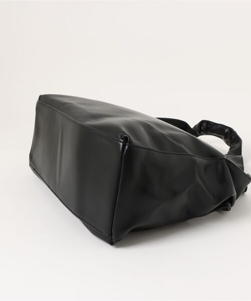 H.TOKYO（エイチトウキョウ）の「H.TOKYO × mimi  / 2WAY ハンドルギャザーデザインバッグ（ハンドバッグ・レディース・ブラック/ベージュ/シルバー・FREE）」の5枚目の写真