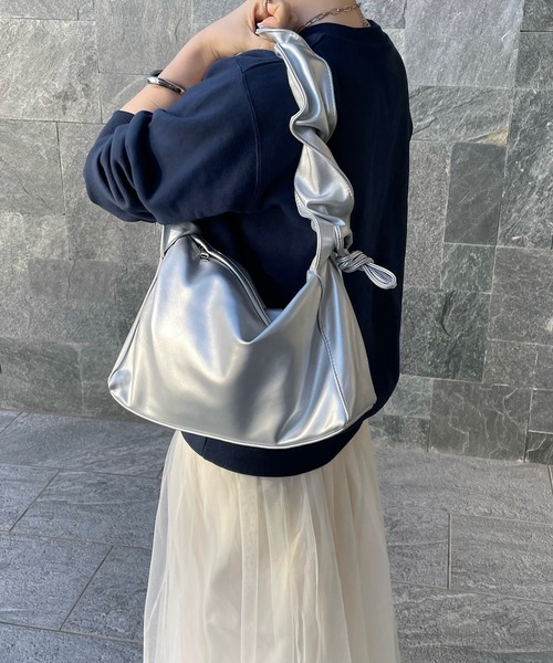 H.TOKYO（エイチトウキョウ）の「H.TOKYO × mimi  / 2WAY ハンドルギャザーデザインバッグ（ハンドバッグ・レディース・ブラック/ベージュ/シルバー・FREE）」の3枚目の写真