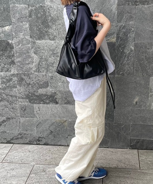 H.TOKYO（エイチトウキョウ）の「H.TOKYO × mimi  / 2WAY ハンドルギャザーデザインバッグ（ハンドバッグ・レディース・ブラック/ベージュ/シルバー・FREE）」の19枚目の写真