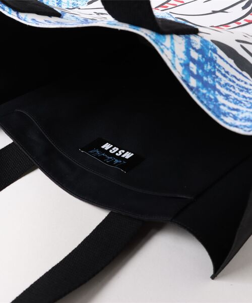 MSGM（エムエスジーエム）の「MSGM×LUKE EDWARD HALL コラボレーショングラフィックバッグ（トートバッグ・レディース・ブラック・ONE SIZE）」の9枚目の写真