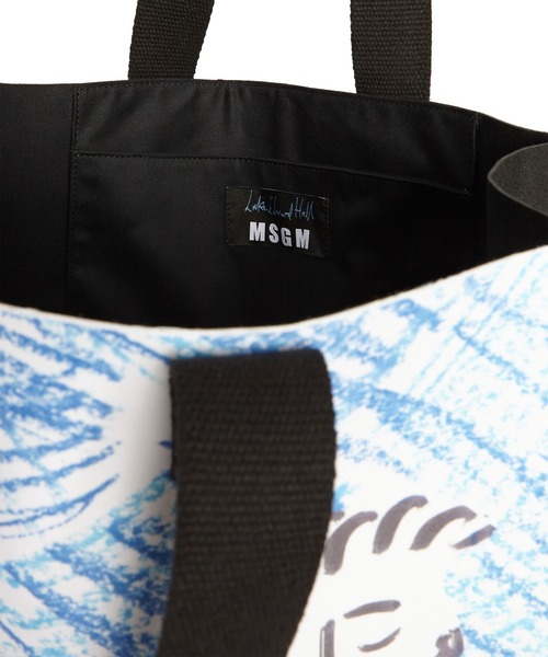 MSGM（エムエスジーエム）の「MSGM×LUKE EDWARD HALL コラボレーショングラフィックバッグ（トートバッグ・レディース・ブラック・ONE SIZE）」の4枚目の写真