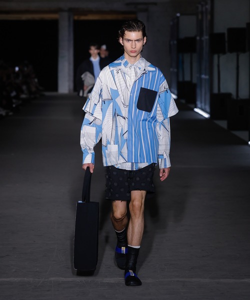 MSGM（エムエスジーエム）の「MSGM×LUKE EDWARD HALL コラボレーショングラフィックバッグ（トートバッグ・レディース・ブラック・ONE SIZE）」の7枚目の写真