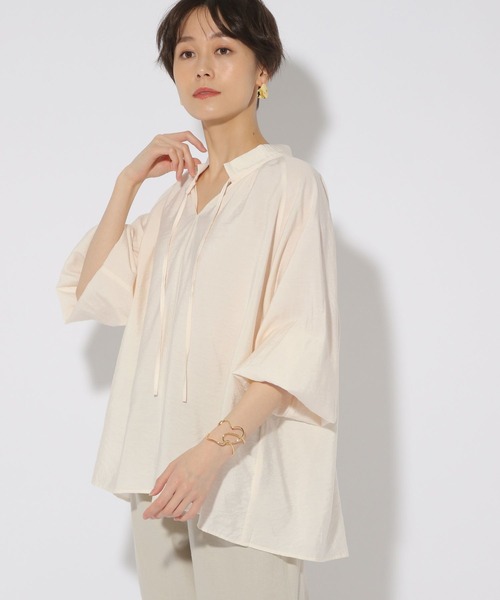 Elura（エルーラ）の「アイロンいらずセミシアブラウス/316579（シャツ/ブラウス・レディース・ベージュ/オフホワイト/ライトブルー・SMALL/LARGE/MEDIUM）」の6枚目の写真