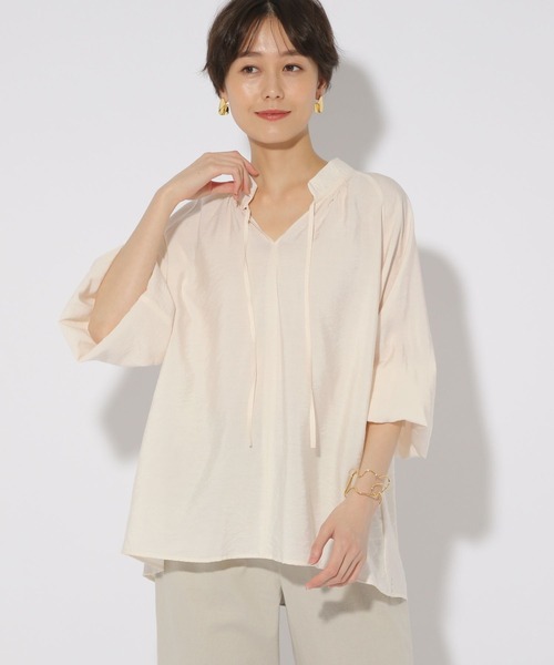 Elura（エルーラ）の「アイロンいらずセミシアブラウス/316579（シャツ/ブラウス・レディース・ベージュ/オフホワイト/ライトブルー・SMALL/LARGE/MEDIUM）」の5枚目の写真