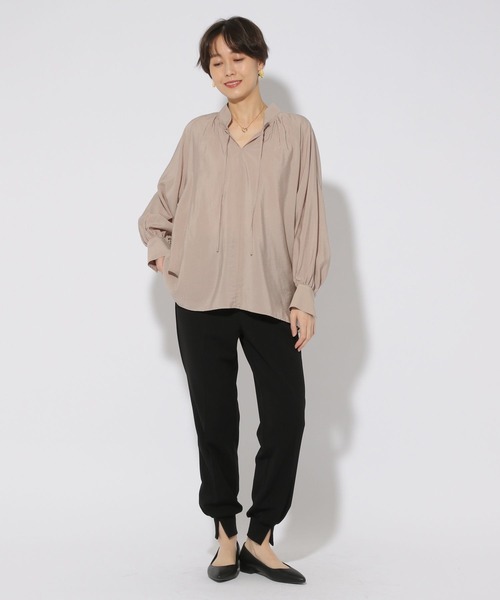 Elura（エルーラ）の「アイロンいらずセミシアブラウス/316579（シャツ/ブラウス・レディース・ベージュ/オフホワイト/ライトブルー・SMALL/LARGE/MEDIUM）」の18枚目の写真