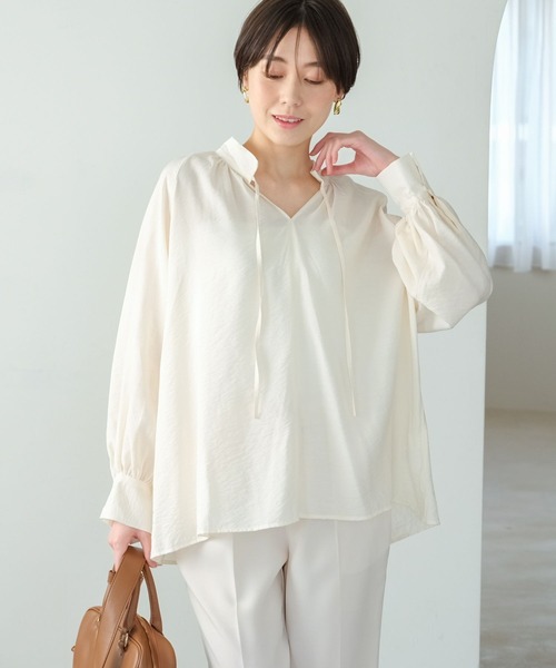 Elura（エルーラ）の「アイロンいらずセミシアブラウス/316579（シャツ/ブラウス・レディース・ベージュ/オフホワイト/ライトブルー・SMALL/LARGE/MEDIUM）」の10枚目の写真