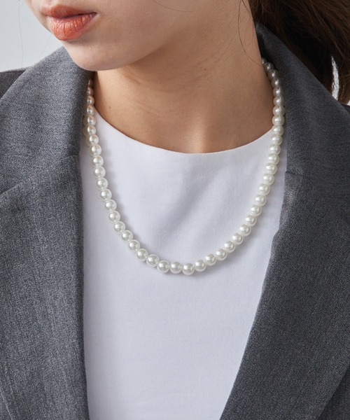 MAISON BREEZE（メゾンブリーズ）の「【MAISON BREEZE】8mmパールショートネックレス OSWY（ネックレス・レディース・ホワイト・FREE）」の4枚目の写真