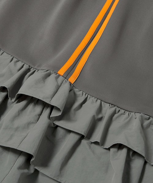 PUNYUS（プニュズ）の「フリルティアードジャージロングスカート（スカート・レディース・オフホワイト/グレー/ネイビー/ワインレッド/ベージュ/カーキ・1/2/3/4）」の7枚目の写真