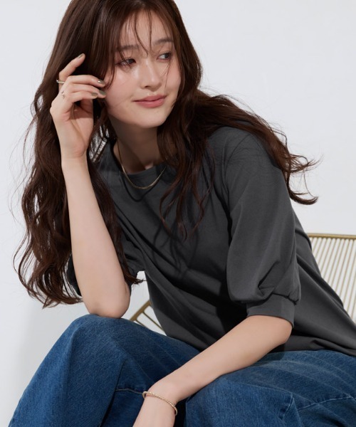 Pierrot(ピエロ)の「【イージーケア】スクエアネックパフスリーブオーバーTシャツ(Tシャツ/カットソー・レディース・チャコール/ピンク/ブラック/グレイッシュベージュ/オフホワイト・M/L)」の4枚目の写真