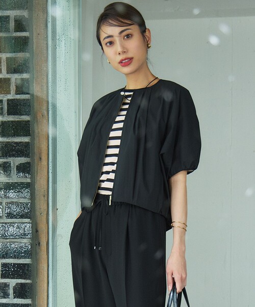 23区 L(ニジュウサンクオオキイサイズ)の「【撥水性/接触冷感】ストレッチライトタイプライター コンパクトブルゾン(ブルゾン・レディース・ベージュ系/ブラック系/ダークグリーン系・44/46)」の2枚目の写真