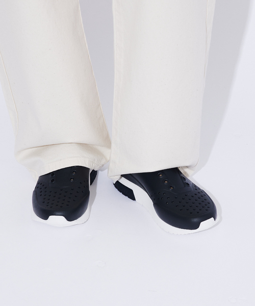 Native(ネイティブ)の「【Native Shoes/ネイティブシューズ】LENNOX WANDERFOAM/軽量/シューズ【Native Shoes/ネイティブシューズ】LENNOX WANDERFOAM/軽量/シューズ(スリッポン・メンズ・ブラック/ホワイト・27/26/28)」の5枚目の写真