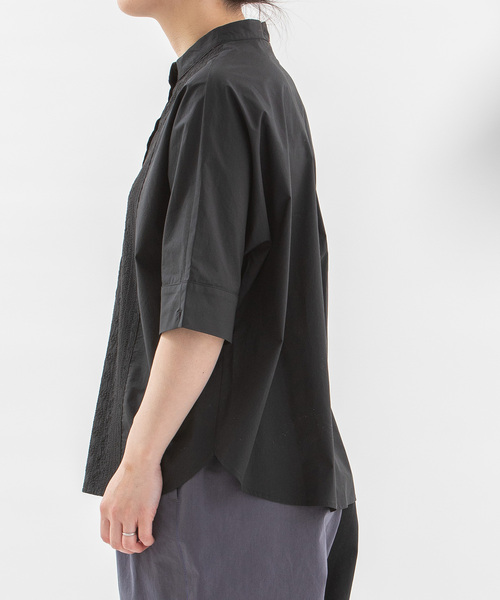 nop de nod（ノップドゥノッド）の「Cloche miscボトルネック5分袖ブラウス（シャツ/ブラウス・レディース・ブラック/オフホワイト/ブルー・M）」の10枚目の写真