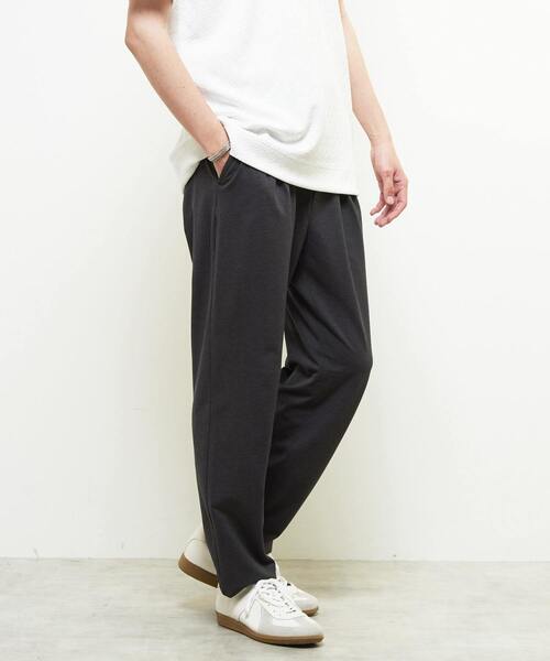 MEN'S MELROSE(メンズメルローズ)の「リラックステーパードイージーパンツ | ストレッチ / 吸水速乾(スラックス・メンズ・チャコールグレー/ブラック・3/4/2)」の1枚目の写真