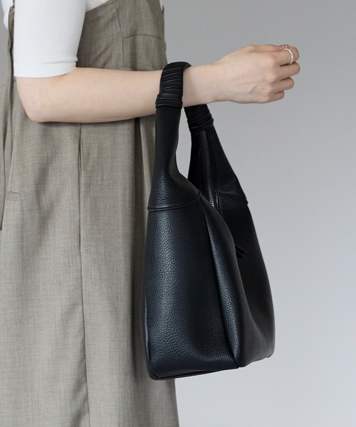 GUSCIO(グッシオ)の「【グッシオベーシック】ワンショルダートートバッグ(トートバッグ・レディース・ダークグレー/ブラック/グレイッシュベージュ/アイボリー・FREE)」の10枚目の写真