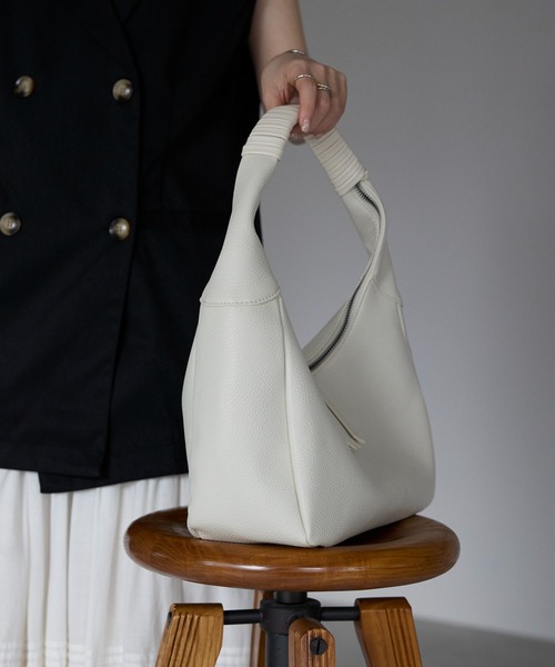 GUSCIO(グッシオ)の「【グッシオベーシック】ワンショルダートートバッグ(トートバッグ・レディース・ダークグレー/ブラック/グレイッシュベージュ/アイボリー・FREE)」の19枚目の写真