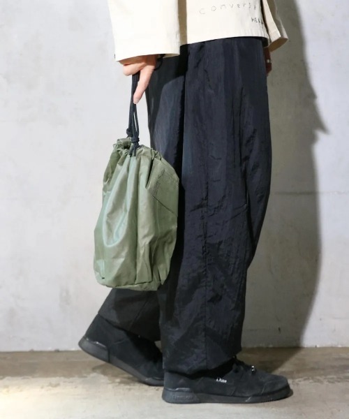 MILITARY（ミリタリー）の「THRIFTY LOOK　スリフティルック / RUBBER EFFECT BAG M（ハンドバッグ・メンズ・ブラック/オリーブ・FREE）」の16枚目の写真