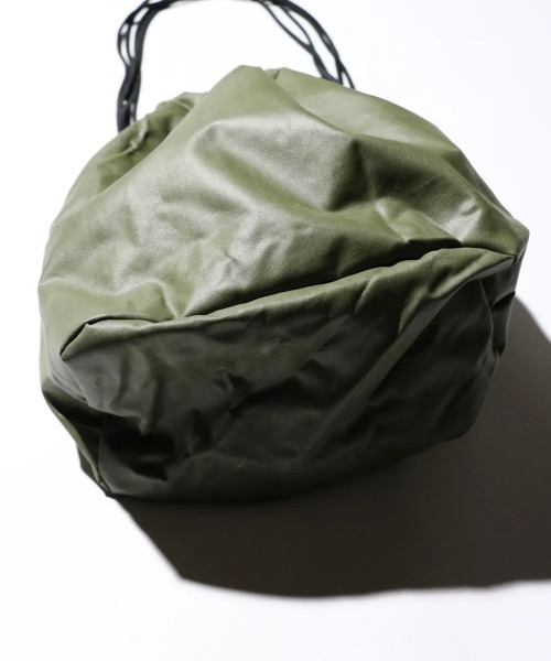 MILITARY（ミリタリー）の「THRIFTY LOOK　スリフティルック / RUBBER EFFECT BAG M（ハンドバッグ・メンズ・ブラック/オリーブ・FREE）」の8枚目の写真