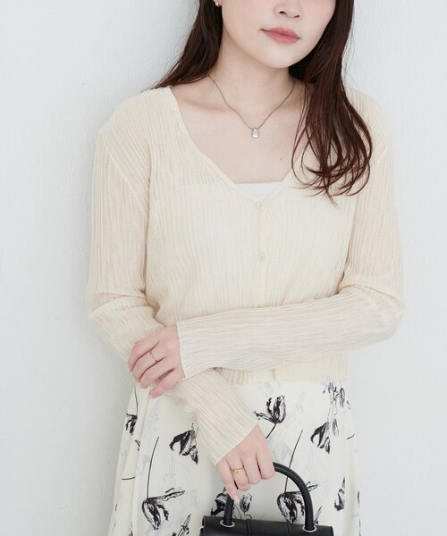 natural couture(ナチュラルクチュール)の「【WEB限定】針抜きリブVネックシアーカーディガン(カーディガン/ボレロ・レディース・サックスブルー/イエロー/ラベンダー/オフホワイト/ブラック・FREE)」の1枚目の写真