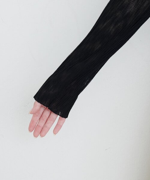 natural couture(ナチュラルクチュール)の「【WEB限定】針抜きリブVネックシアーカーディガン(カーディガン/ボレロ・レディース・サックスブルー/イエロー/ラベンダー/オフホワイト/ブラック・FREE)」の12枚目の写真