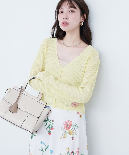 natural couture(ナチュラルクチュール)の「【WEB限定】針抜きリブVネックシアーカーディガン(カーディガン/ボレロ・レディース・サックスブルー/イエロー/ラベンダー/オフホワイト/ブラック・FREE)」の15枚目の写真