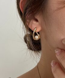 〈GOLDY/ゴールディ〉ドロップパールピアス