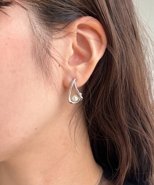 GOLDY(ゴールディ)の「〈GOLDY/ゴールディ〉ドロップパールピアス(ピアス(両耳用)・レディース・ゴールド/シルバー・FREE)」の4枚目の写真