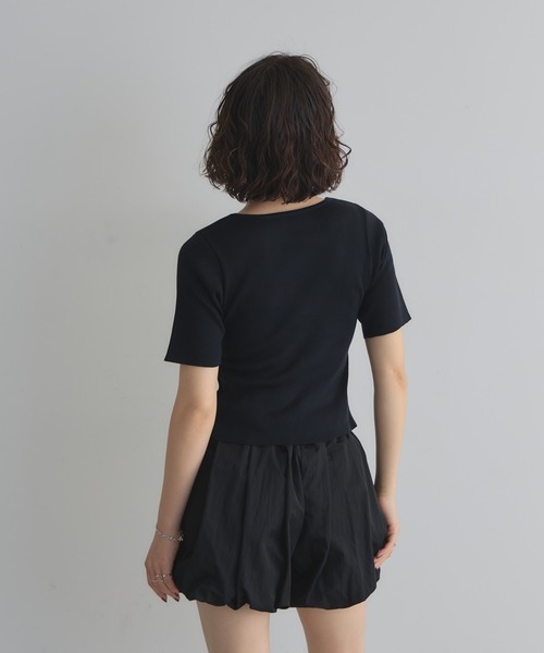 &. NOSTALGIA(アンドドットノスタルジア)の「【ZOZO限定】ナイロンタフタバルーンショートパンツ(その他パンツ・レディース・ホワイト/チャコールグレー/ブラック・M)」の5枚目の写真