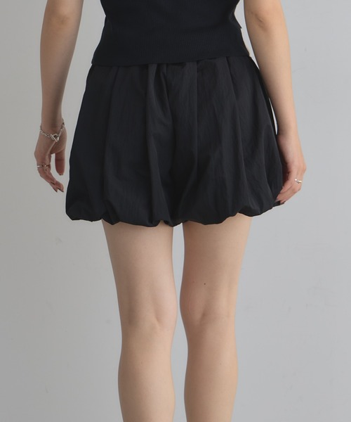 &. NOSTALGIA(アンドドットノスタルジア)の「【ZOZO限定】ナイロンタフタバルーンショートパンツ(その他パンツ・レディース・ホワイト/チャコールグレー/ブラック・M)」の7枚目の写真