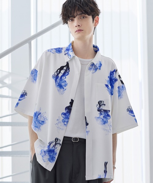 ETELIO（エテリオ）の「アソート総柄グラフィックプリントドレープ比翼シャツ（シャツ/ブラウス・メンズ・ホワイト系/ブラック系/ブラック系2/ブラック系3・S/M/L/XL）」の2枚目の写真