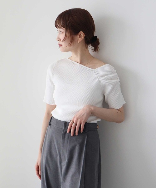 earth music&ecology（アースミュージックアンドエコロジー）の「アシメネックリブニットプルオーバー（Tシャツ/カットソー・レディース・オフホワイト/杢グレー/ブラウン・FREE）」の4枚目の写真