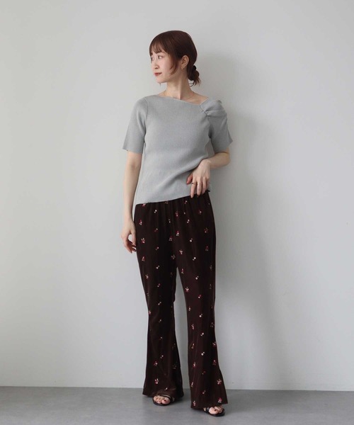 earth music&ecology（アースミュージックアンドエコロジー）の「アシメネックリブニットプルオーバー（Tシャツ/カットソー・レディース・オフホワイト/杢グレー/ブラウン・FREE）」の18枚目の写真