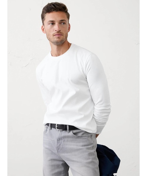 BANANA REPUBLIC FACTORY STORE(バナナリパブリック ファクトリーストア)の「BANANA REPUBLIC FACTORY STORE Luxe Touch クルーネックTシャツ 長袖(Tシャツ/カットソー・メンズ・ホワイト/グレー/ブラック/ネイビー/ナチュラル/ブラウン・L/S/XL/M)」の2枚目の写真