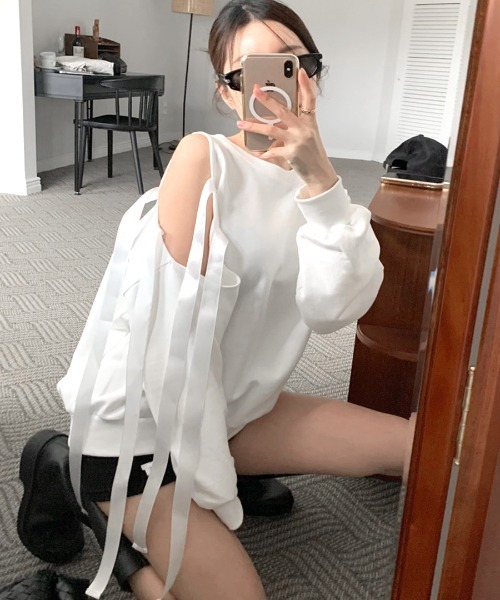REMUR(レミュール)の「肩開き袖リボンスウェット(スウェット・レディース・ホワイト/ブラック・FREE)」の10枚目の写真