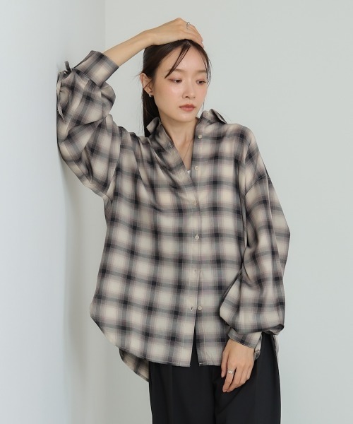 Bab（バブ）の「チェックバックギャザーシャツ（シャツ/ブラウス・レディース・ベージュ/ネイビー/ブラック・M）」の13枚目の写真