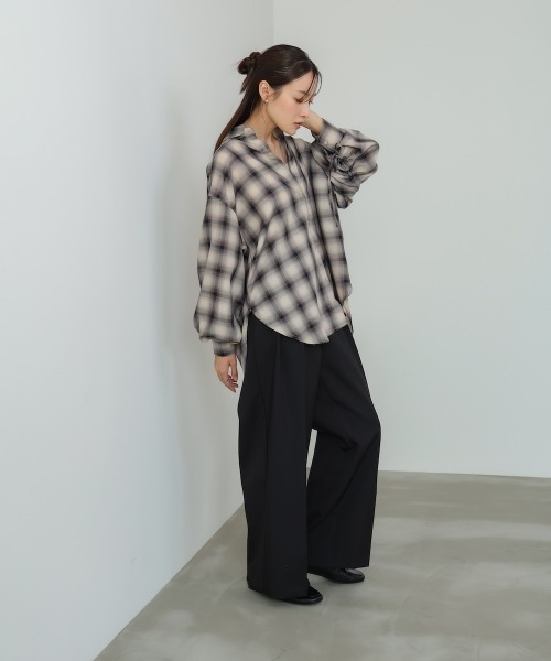 Bab（バブ）の「チェックバックギャザーシャツ（シャツ/ブラウス・レディース・ベージュ/ネイビー/ブラック・M）」の14枚目の写真