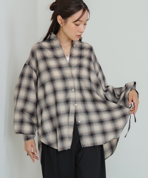 Bab（バブ）の「チェックバックギャザーシャツ（シャツ/ブラウス・レディース・ベージュ/ネイビー/ブラック・M）」の15枚目の写真